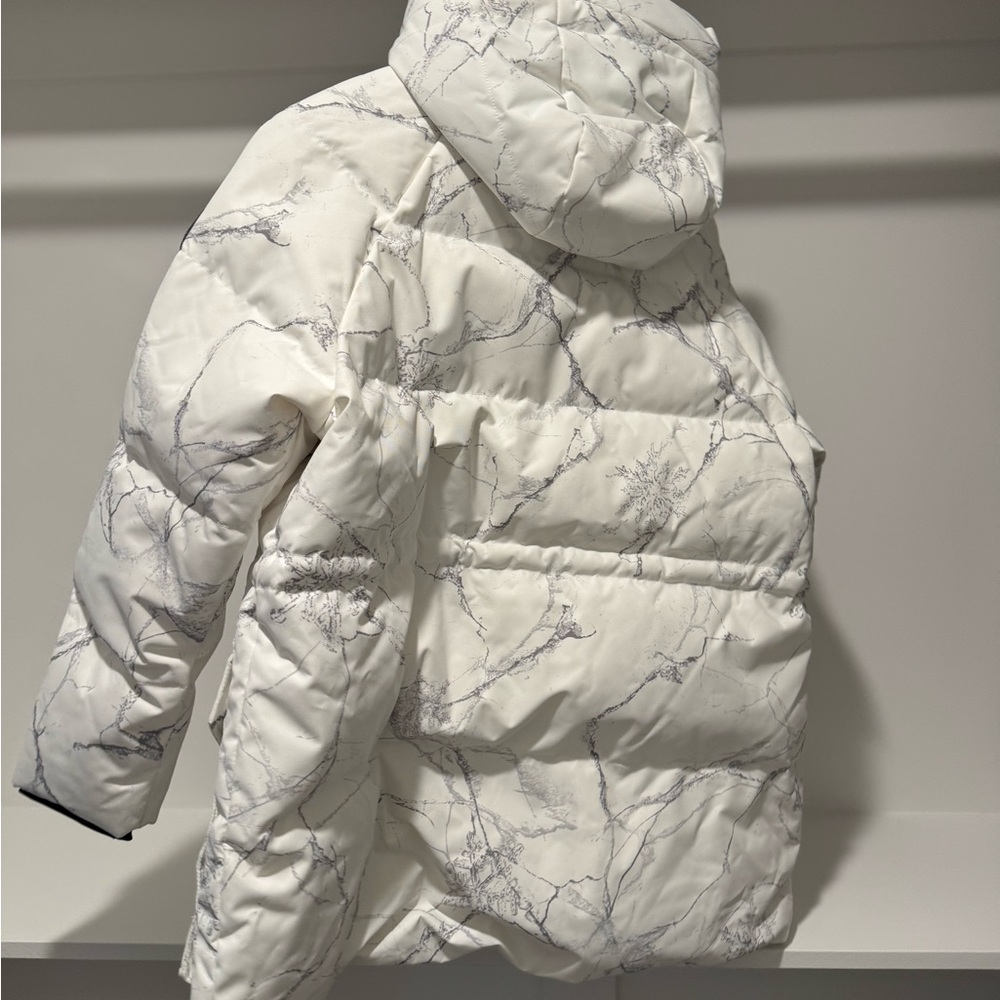 Stylish White Ski Jacket with Black Accents - Picture 5 of 9